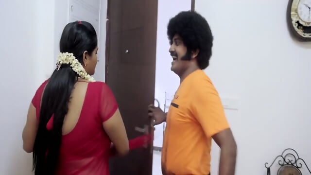 Spicy Indian Mama Caught Slipping!