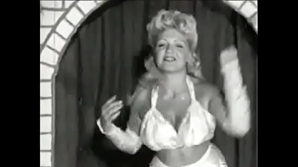 This Vintage MILF Knows How To Work Those Tits