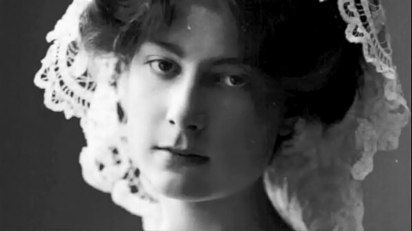 Old Money Hairy Pussy - She Loved a Good Scratch